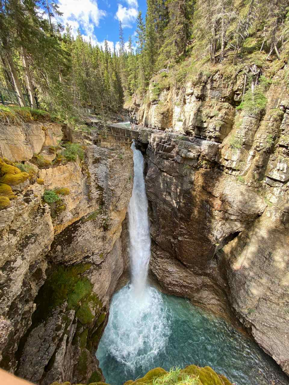 02-johnston canyon hike-hiking johnston canyon trail