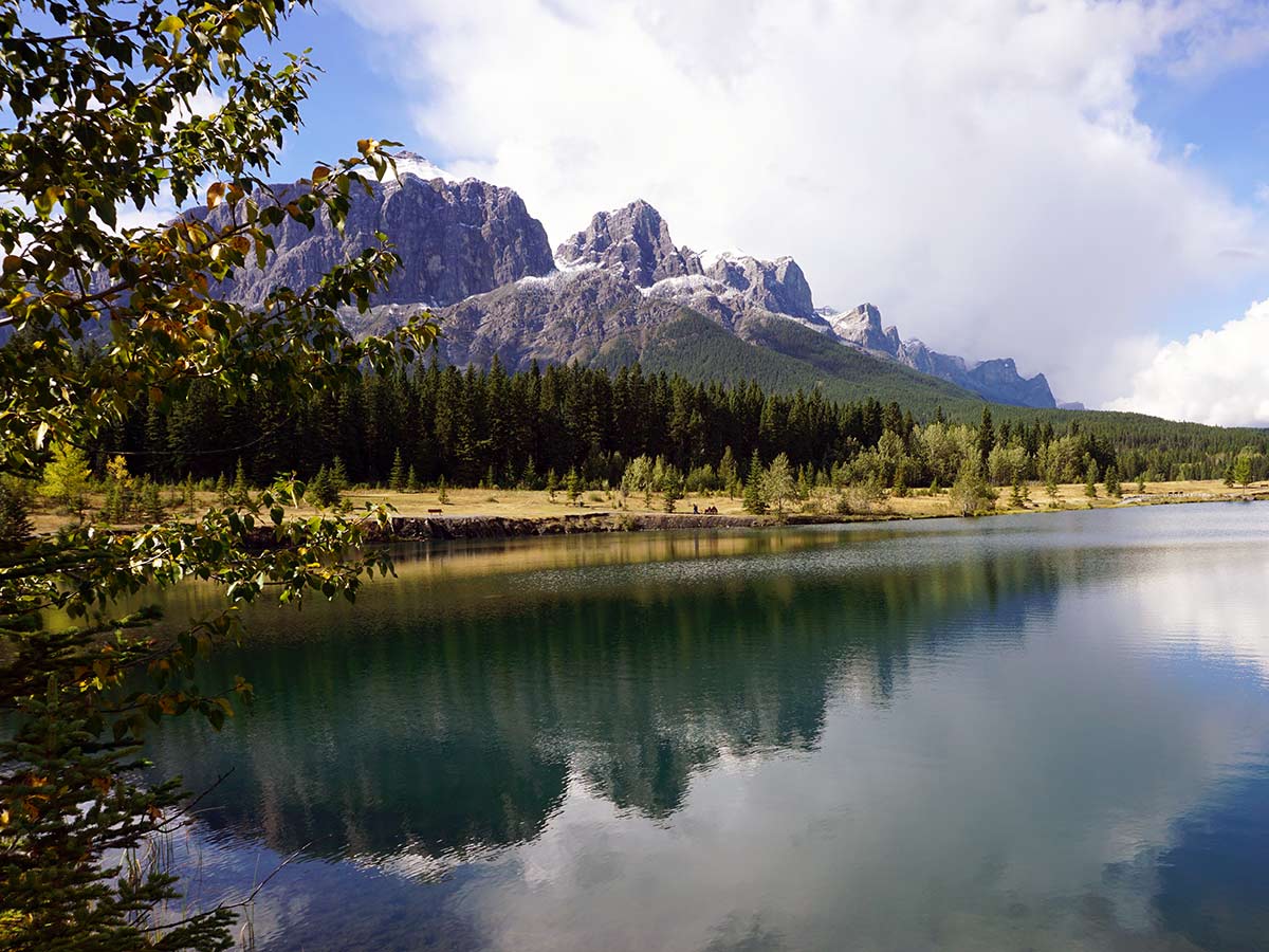 Family friendly trail around the lake on the Quarry Lake Hike in Canmore, Alberta