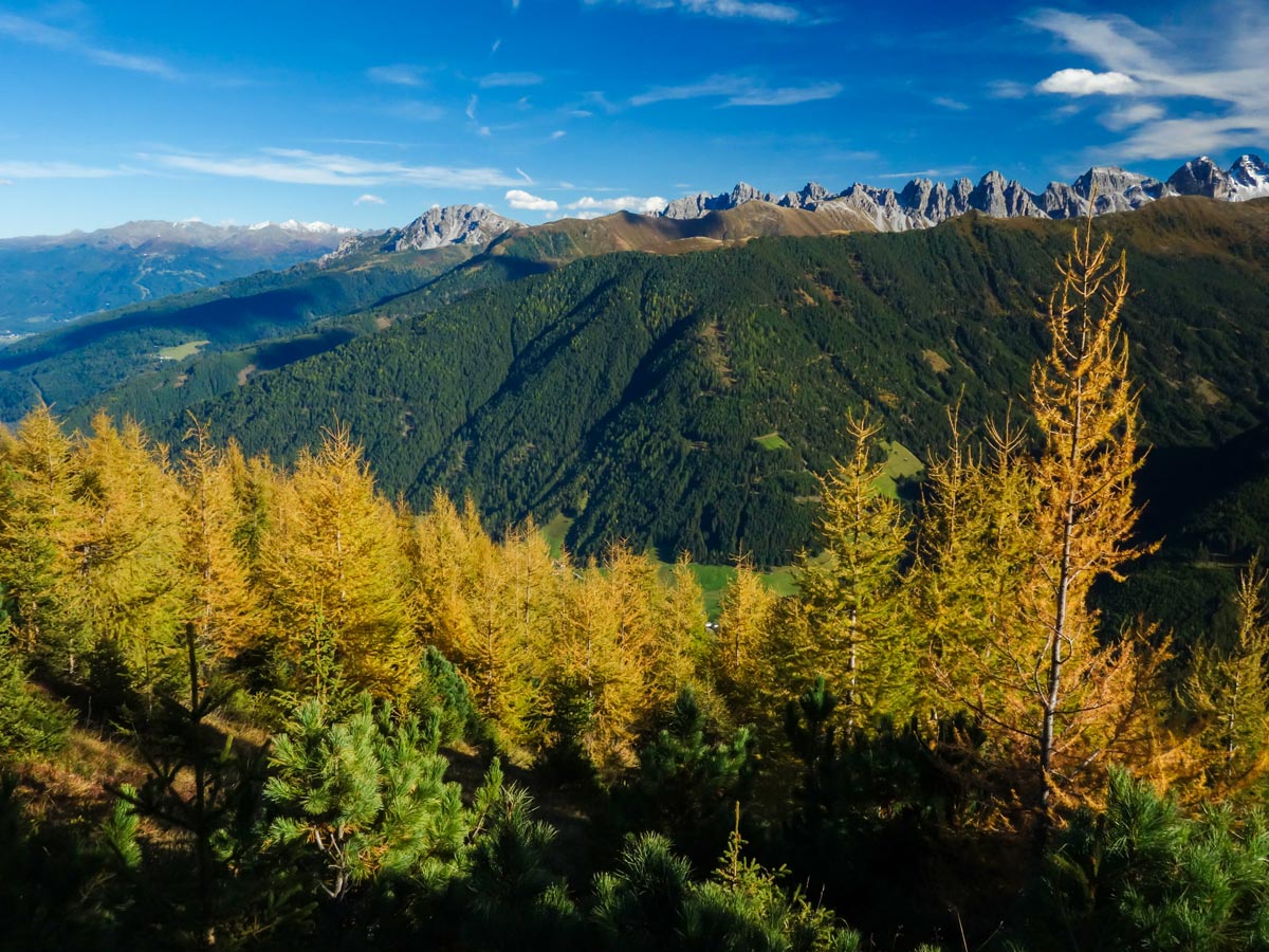 Autumn colours along the trail of Sellraintaler Höhenweg Hike in Innsbruck, Austria