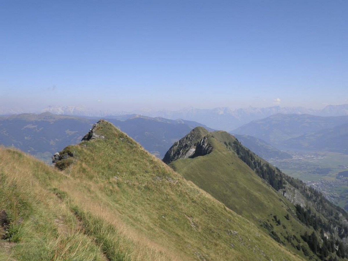 Alexander Enzinger trail takes you to the summits of the Kaprun Valley for some great views