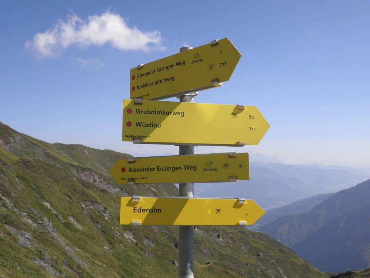 Route mark on the Alexander-Enzinger Trail Hike in Zell am See - Kaprun, Austria