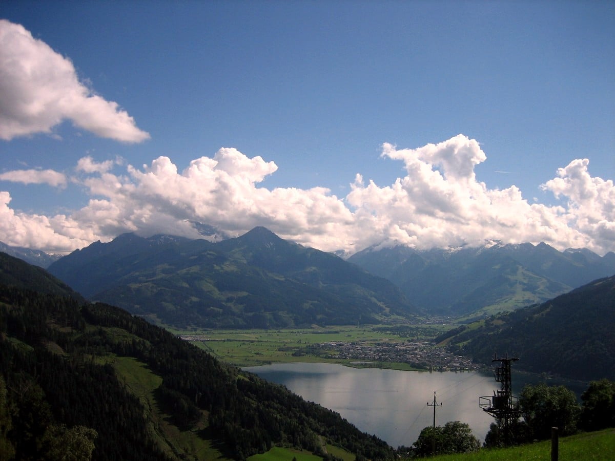 Descending on the Schwalbenwand & Schönwieskopf Hike in Zell am See - Kaprun, Austria