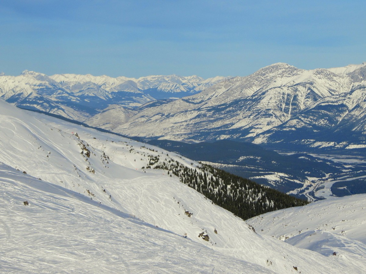 Skiing in Marmot Basin Ski Resort is a great idea for winter a weekend trip to Jasper