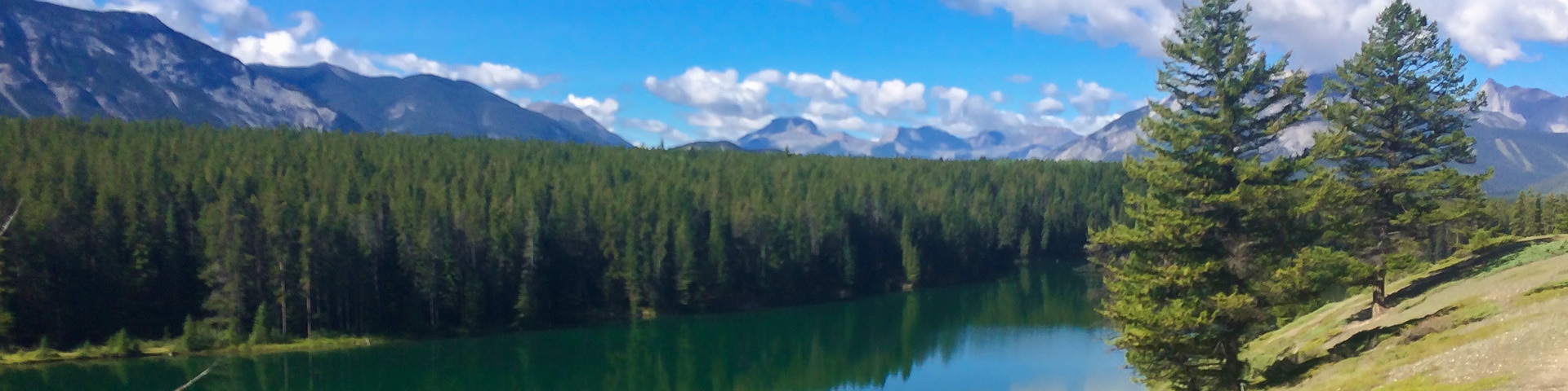 Panoramic views of the Johnston Lake hike in Banff National Park, Alberta