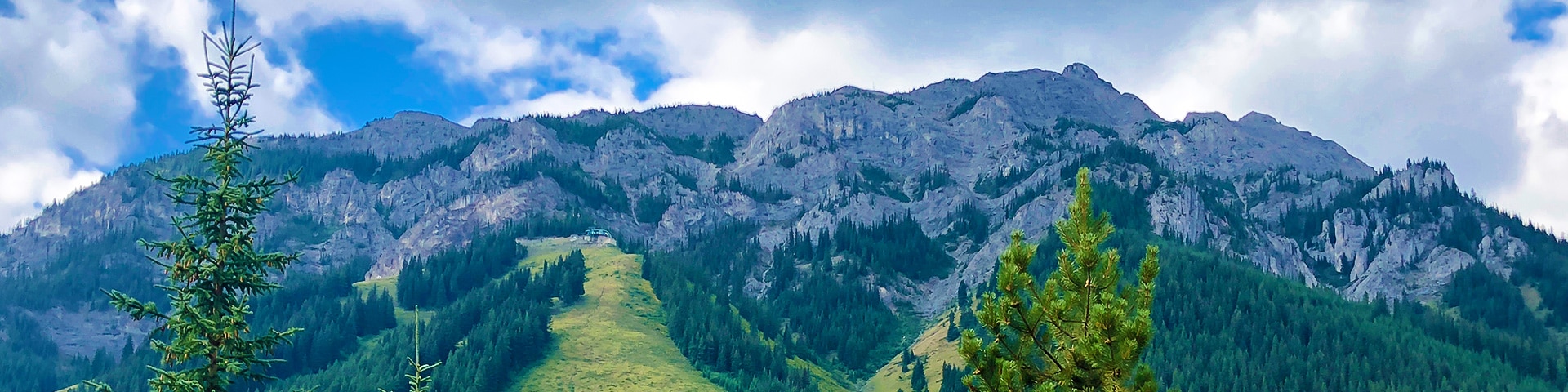 Panorama of the Stoney Squaw hike in Banff National Park, Alberta