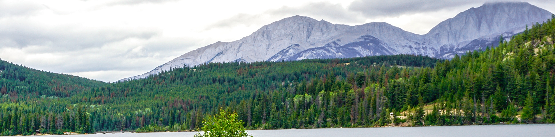 Pyramid Lake Hike Jasper National Park 10Adventures   CAN AB Jasper Pyramid Lake Pano 1940x480 