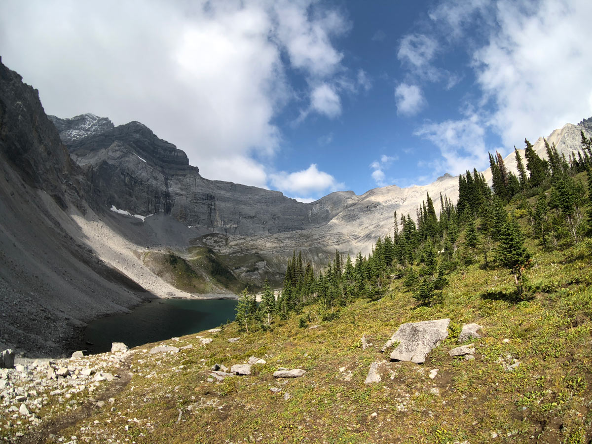 Scenery of the Lillian and Galatea Lakes Hike in Kananaskis, near Canmore