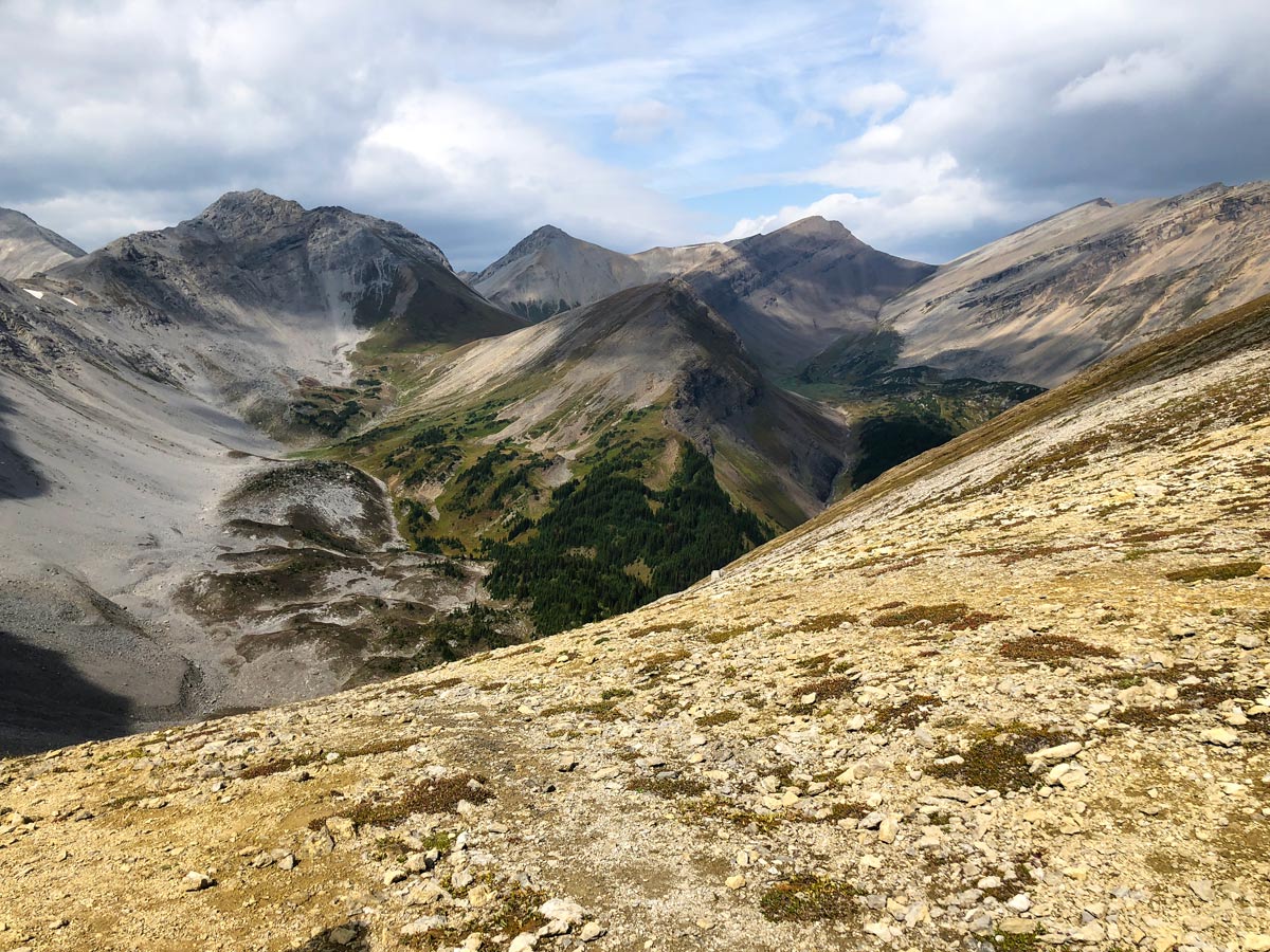 Great scenery of the Guinn's Pass Hike in Kananaskis, near Canmore