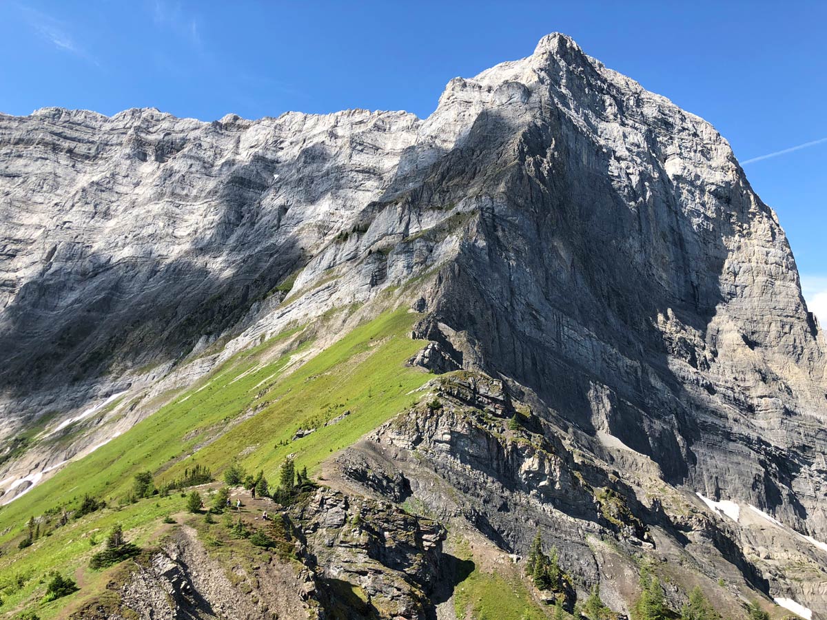 Stunning ridgeline of the Sarrail Ridge via Rawson Lake Hike in Kananaskis, near Canmore