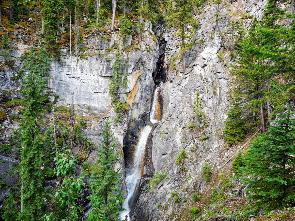 View from the above on the Hamilton Lake Hike in Yoho National Park, British Columbia