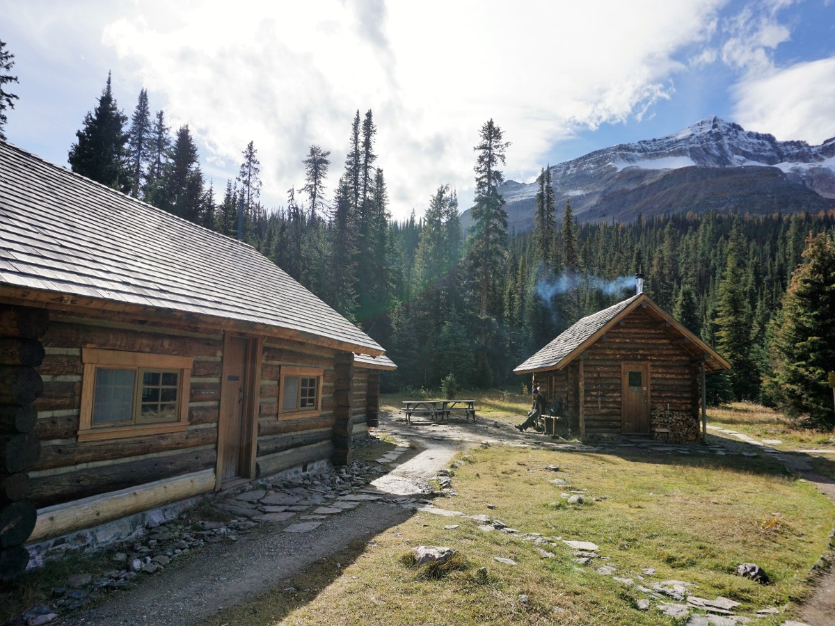 Trail goes along the ACC Elizabeth Parker Hut on the Lake McArthur Hike in Yoho National Park, Canada