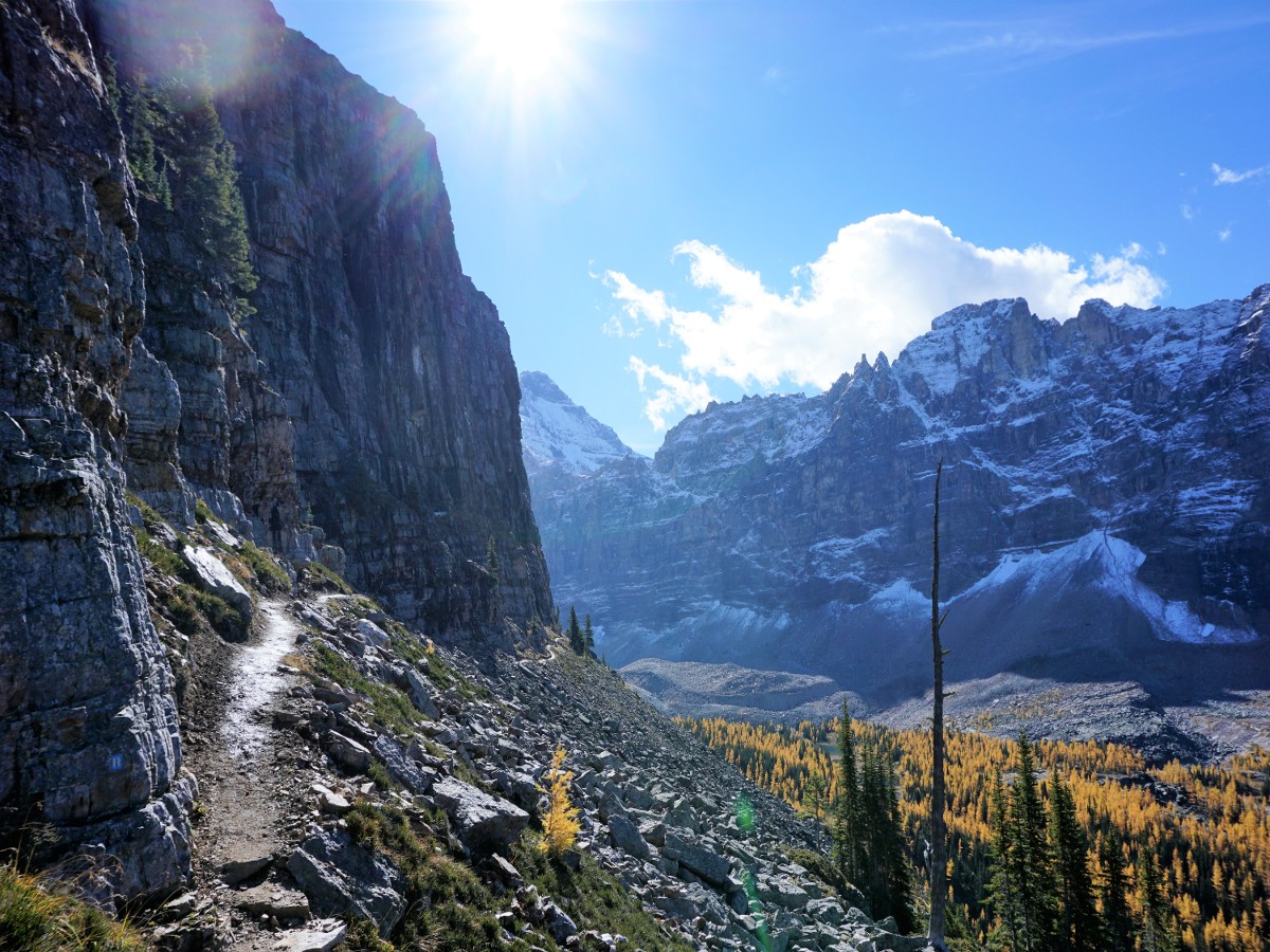 Narrow trail of the Lake O'Hara All Souls Route Hike in Yoho National Park, Canada