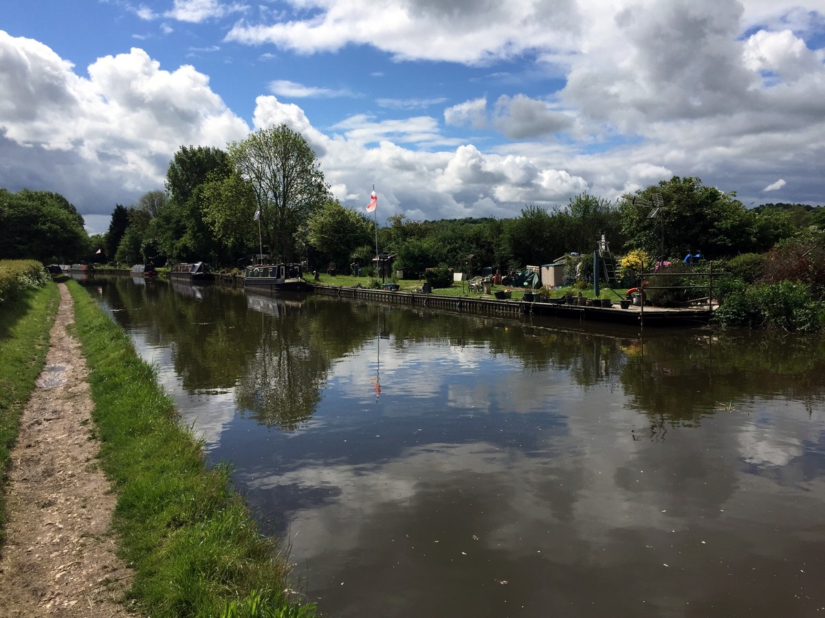 Mornings along the Grand Union Canal – Tring to Berkhamsted Hike in Chiltern Hills, England