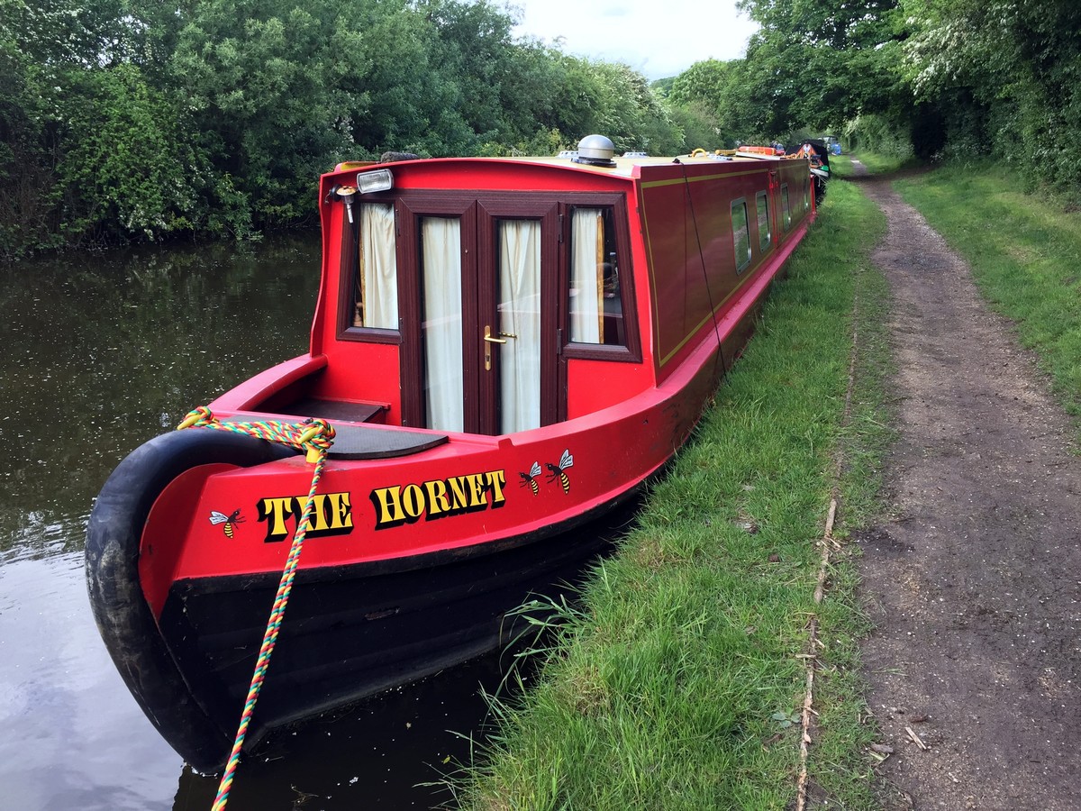 The Hornet on the Grand Union Canal – Tring to Berkhamsted Hike in Chiltern Hills, England