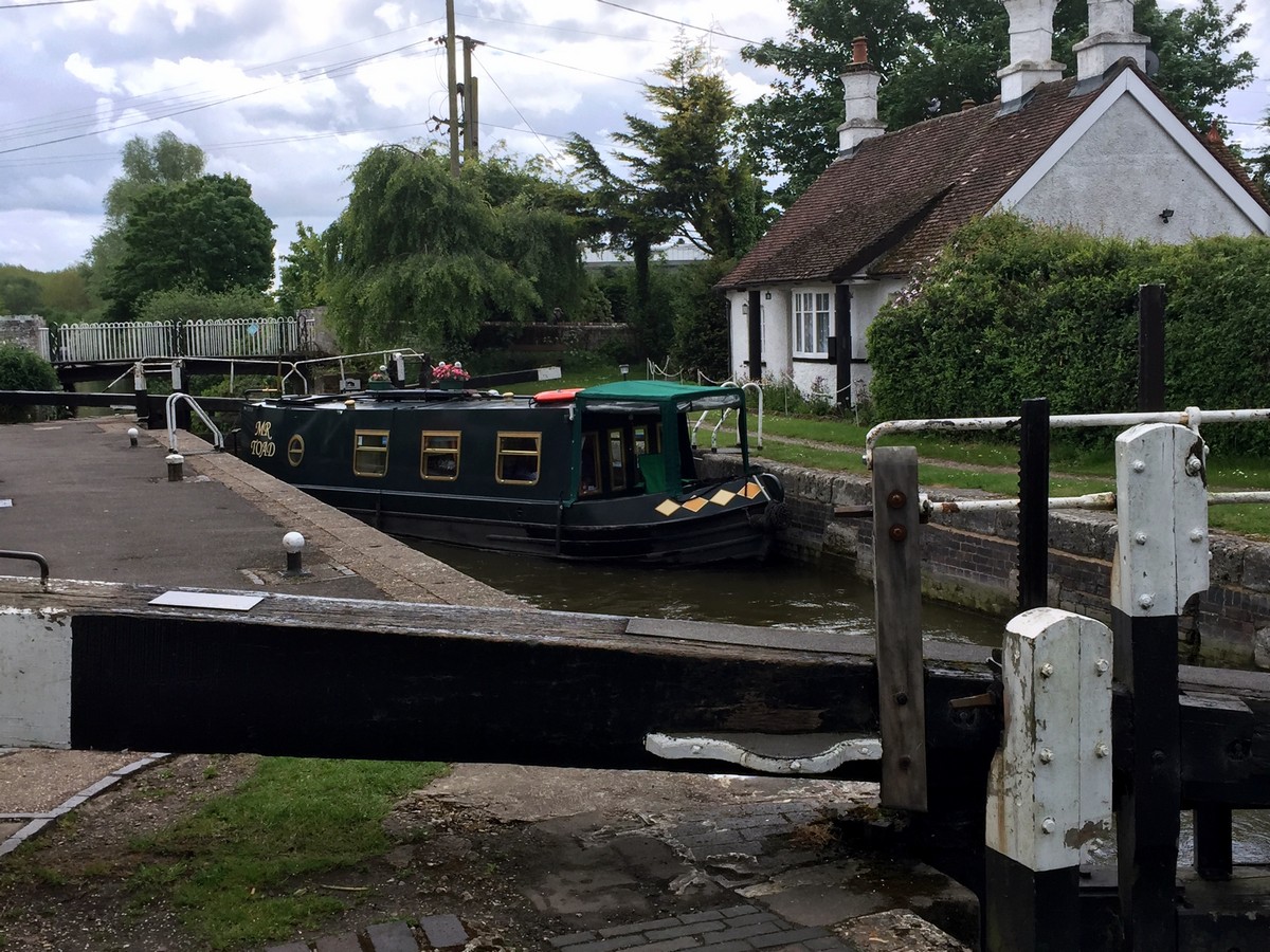 Cowroast Lock on the Grand Union Canal – Tring to Berkhamsted Hike in Chiltern Hills, England