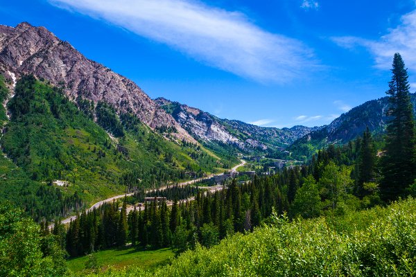 Hiking the world's most beautiful places includes hiking in Cottonwood Canyon, Utah