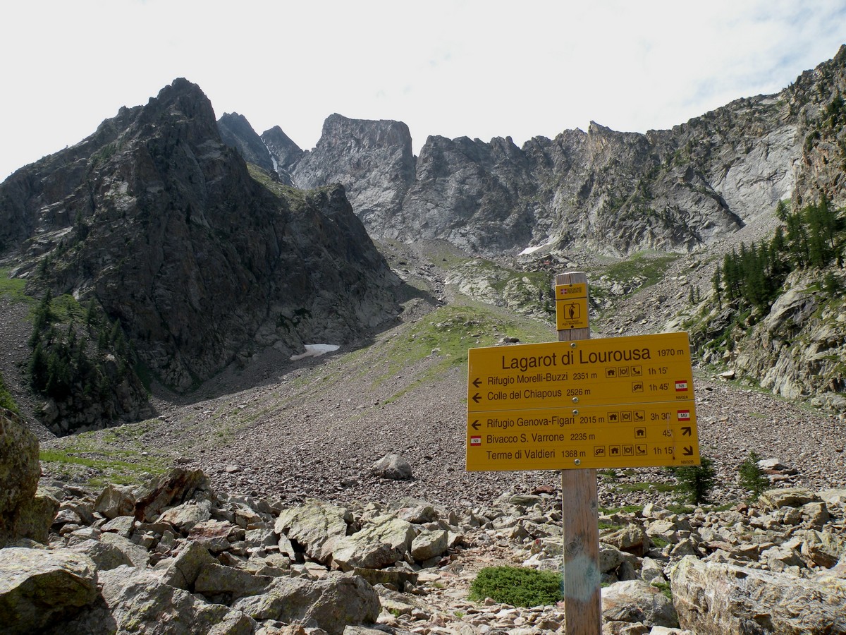 The signage on site with the Argentera on the bottom on the Lagarot di Lourousa Hike in Alpi Marittime National Park, Italy