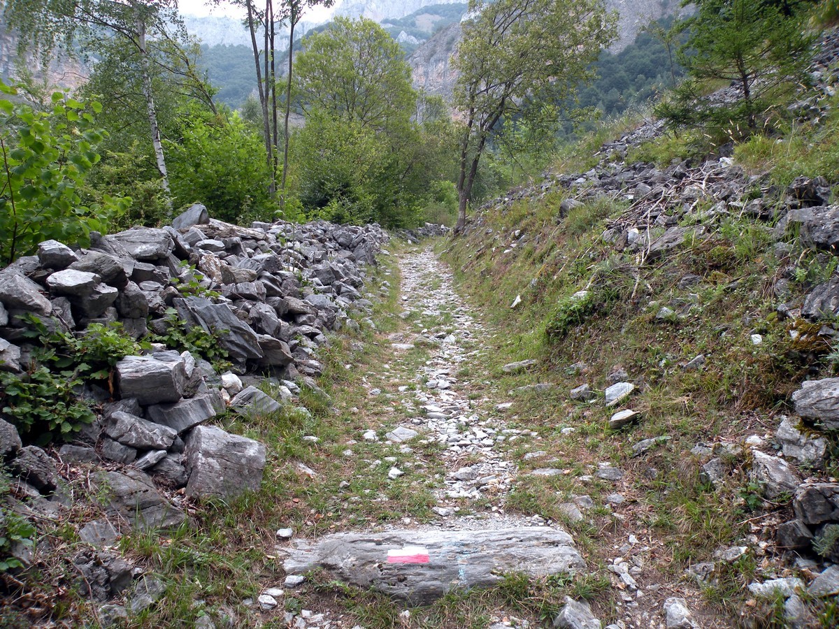 Signage on the Gorge Della Reina Hike in Alpi Marittime National Park, Italy