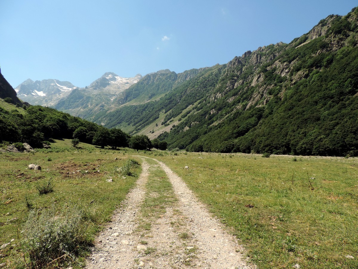 Hiking the Pagari Refuge in Italian Alps