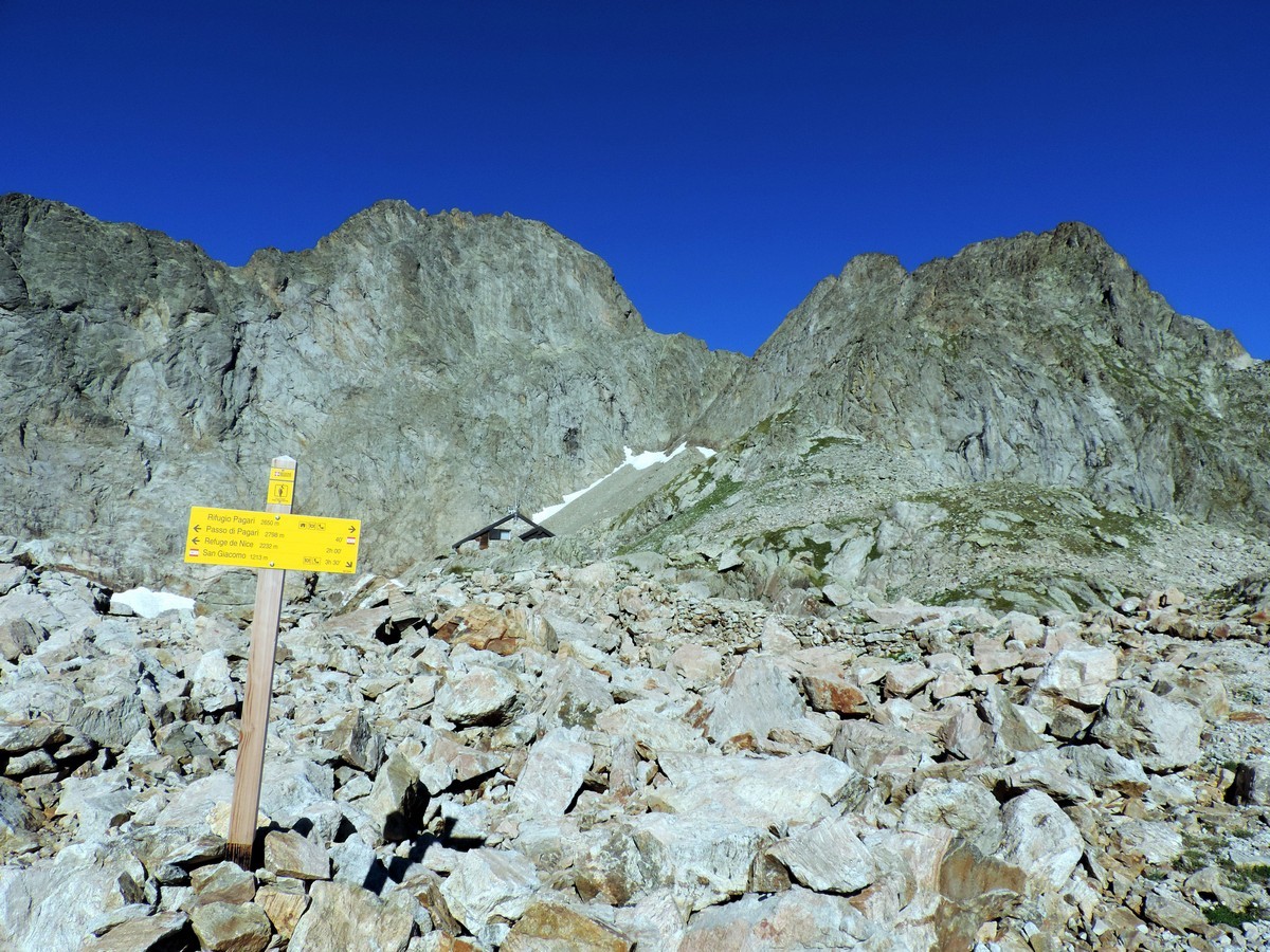 Trail to Rifugio Pagarì in Italy