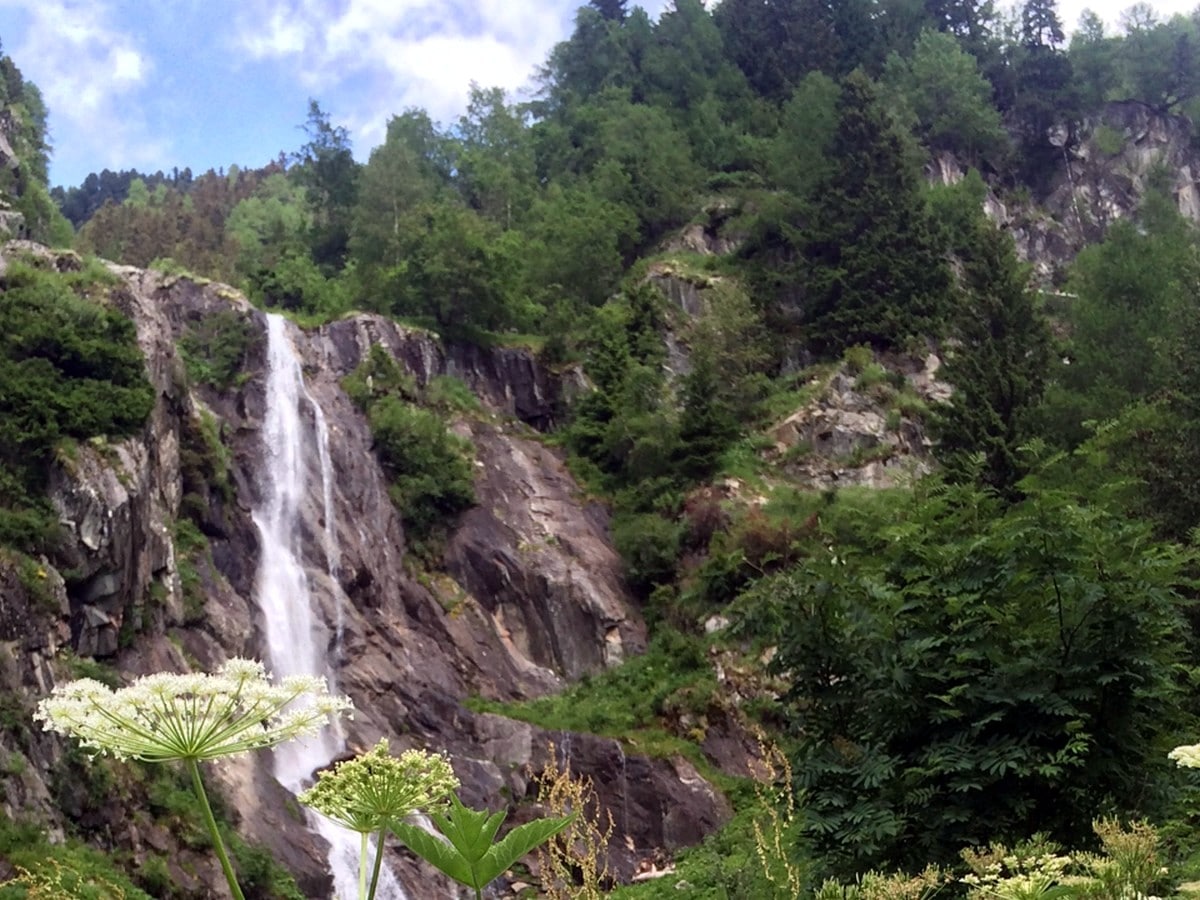 Le Chapeau via and Sources de L'Arveyron Hike