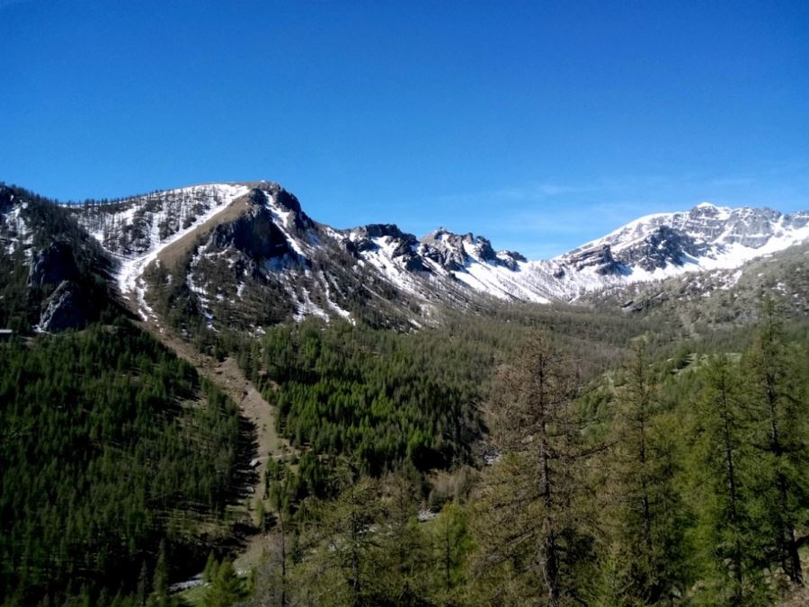 The valley of Fontanalba and the Bego from the Fontanalba Hike in Mercantour National Park, France