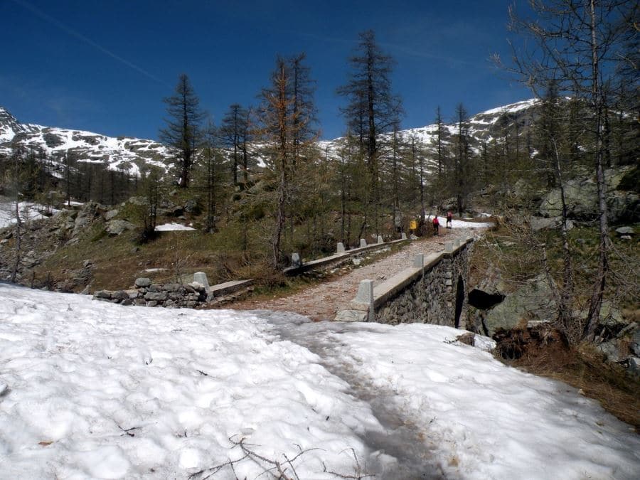 The bridge before the crossroad to the Lac Vert on the Fontanalba Hike in Mercantour National Park, France