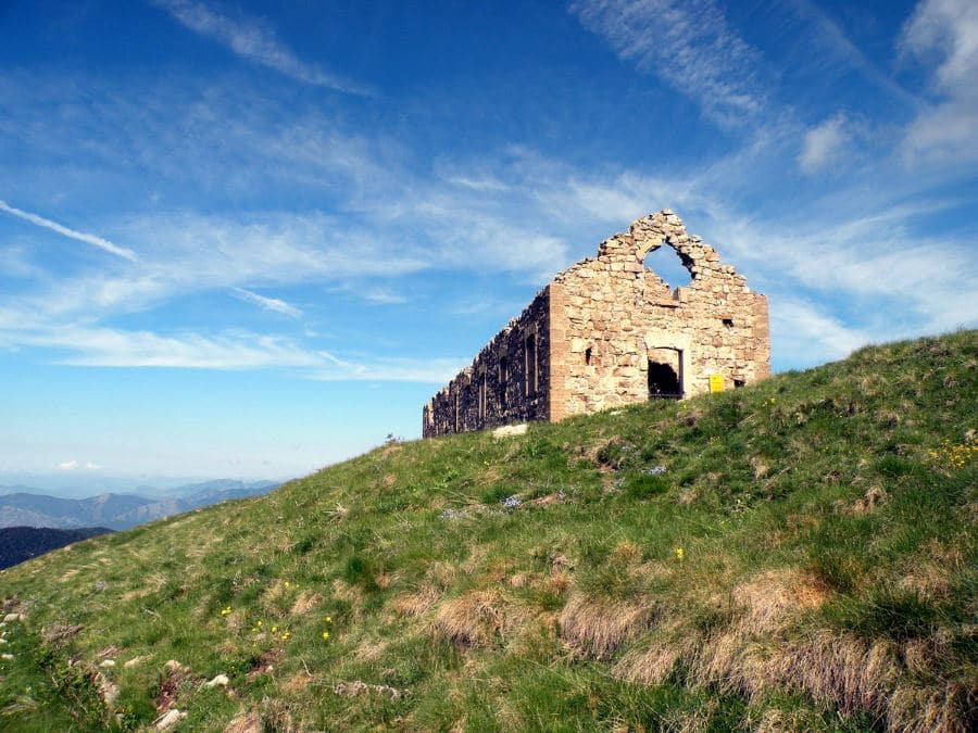 The military hut of Milles-Fourches on the Authion Hike in Mercantour National Park, France