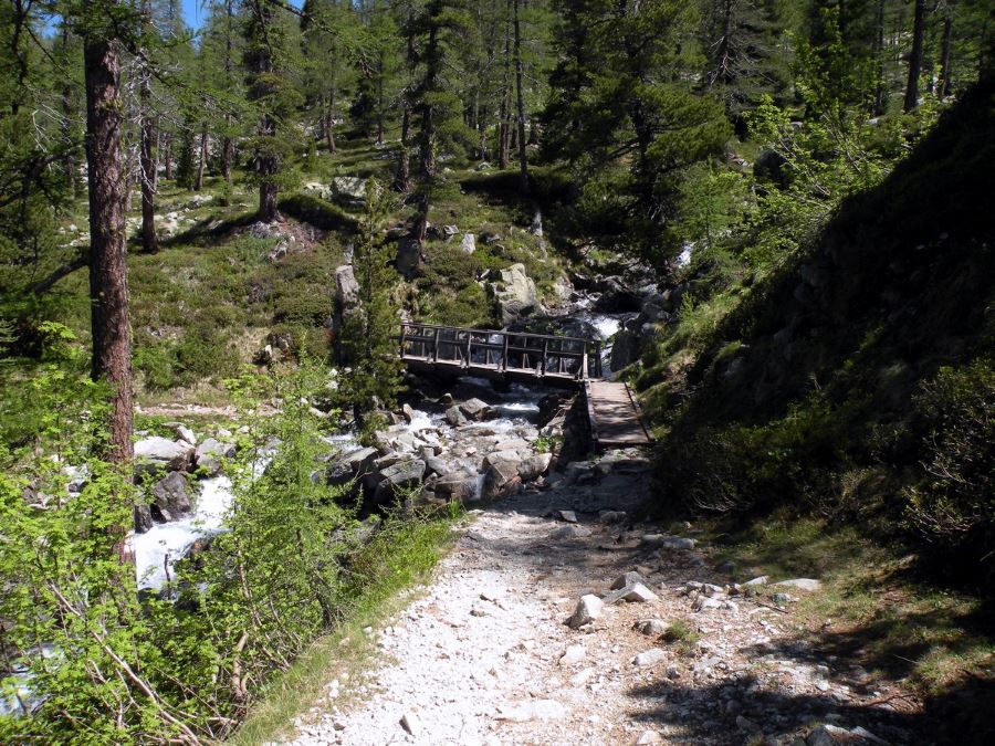 Lac Negre trail in Mercantour National Park, France includes passing the river