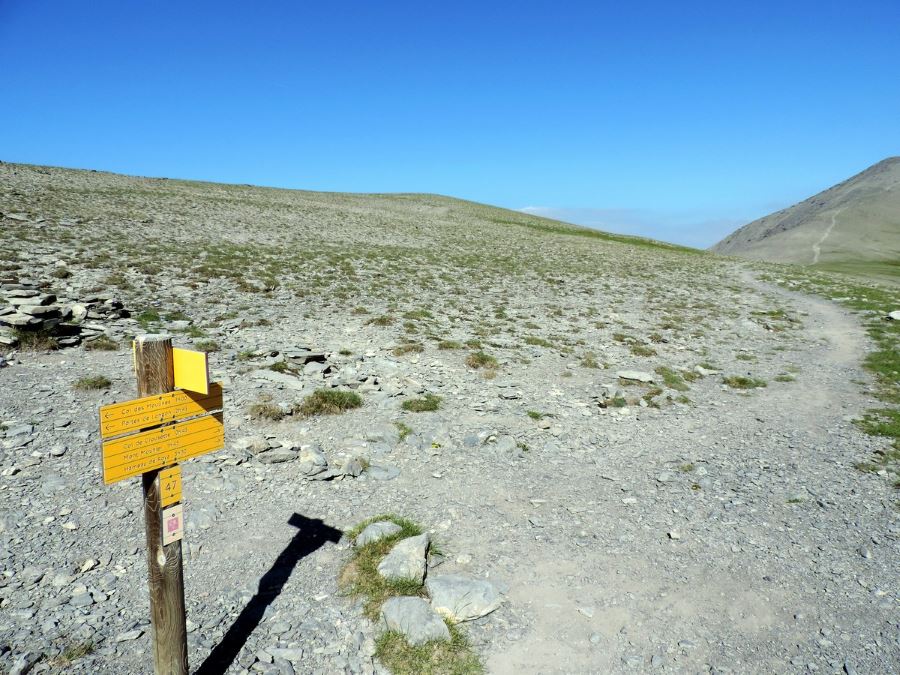 The crossroad to the path from Vignols on the Le Mont Mounier Hike in Mercantour National Park, France