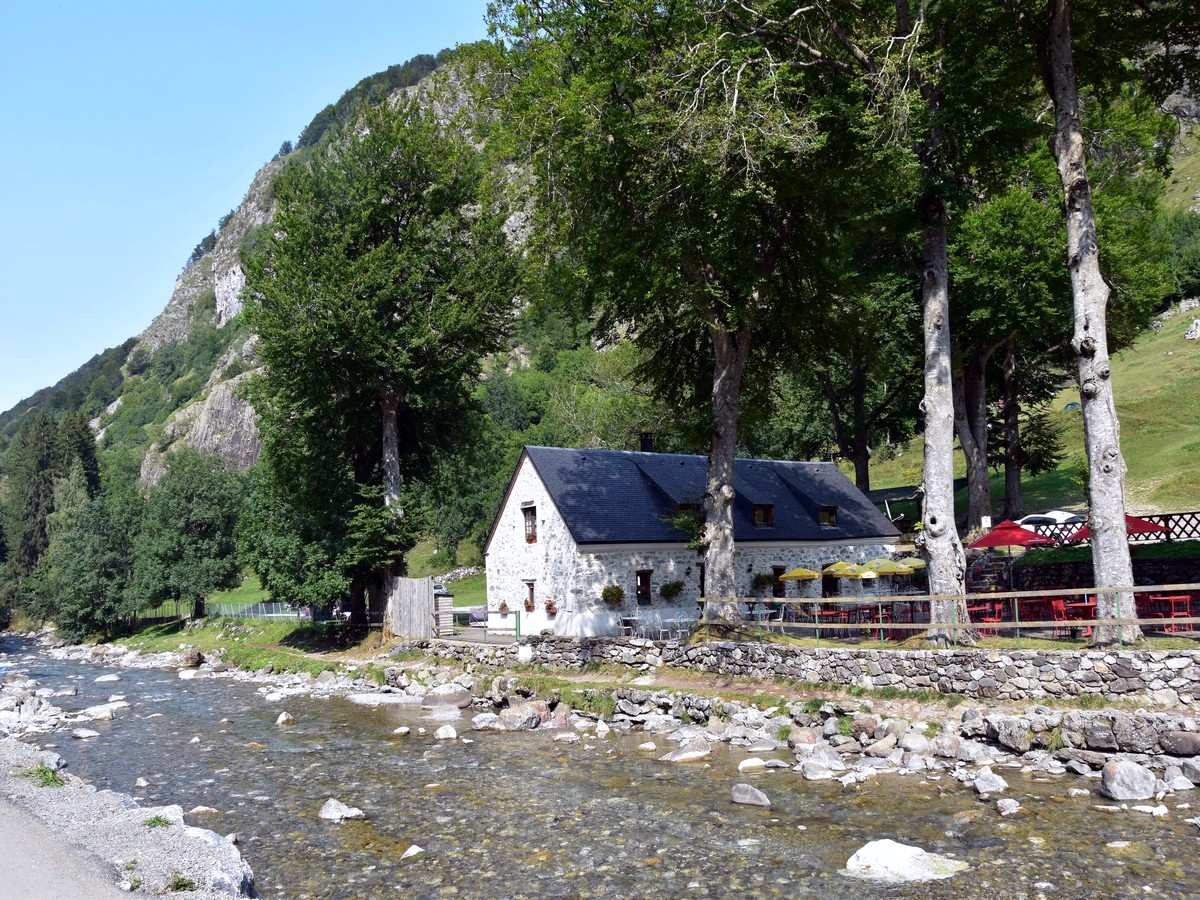 Lovely bar restaurant along the Cirque de Gavarnie Hike in French Pyrenees