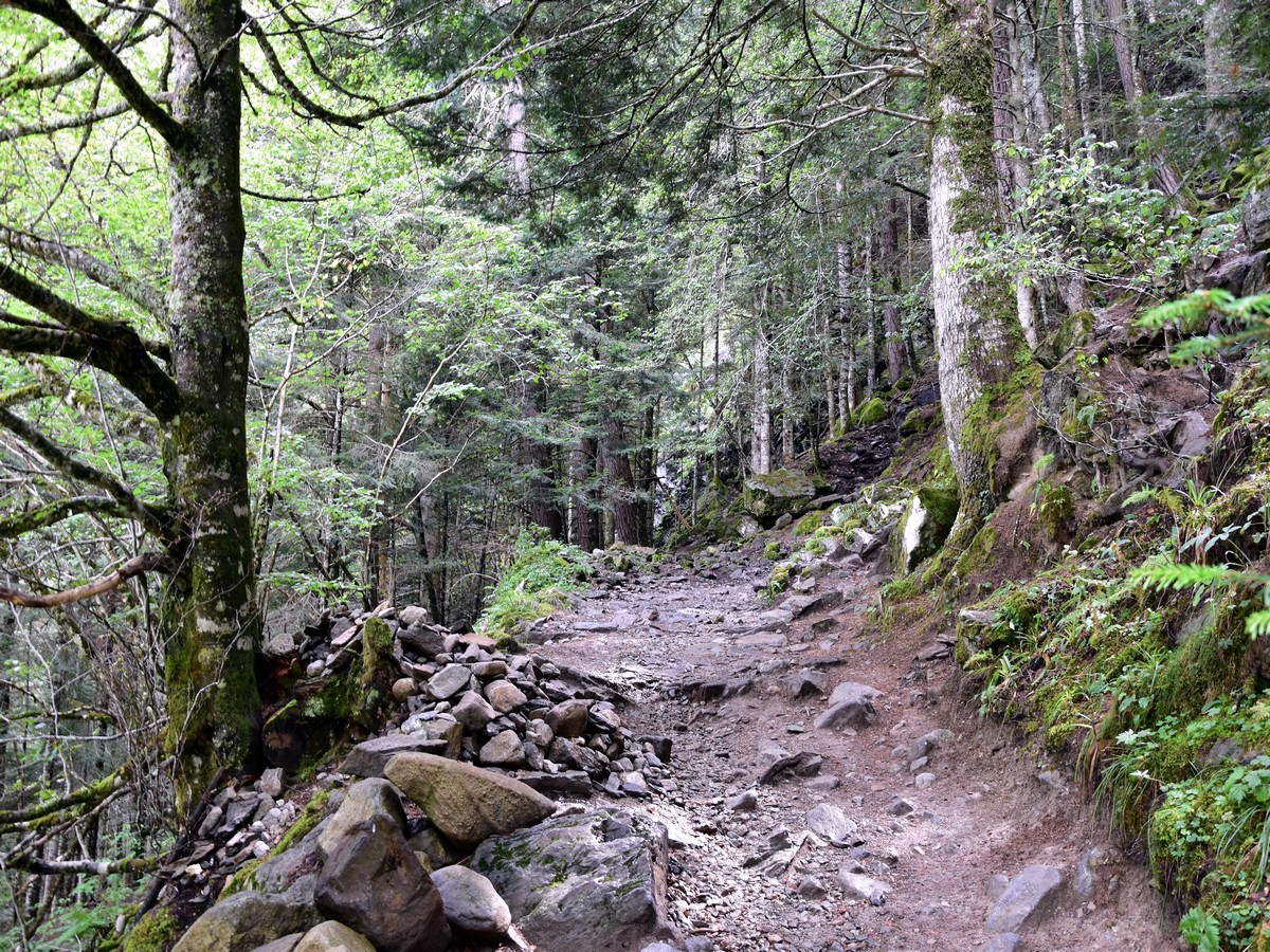 Lac d'Oô hike views in France