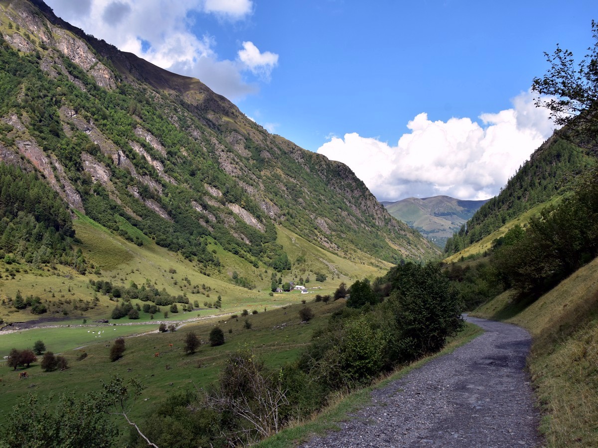 Hiking to the Lac d'Oô in French Pyrenees