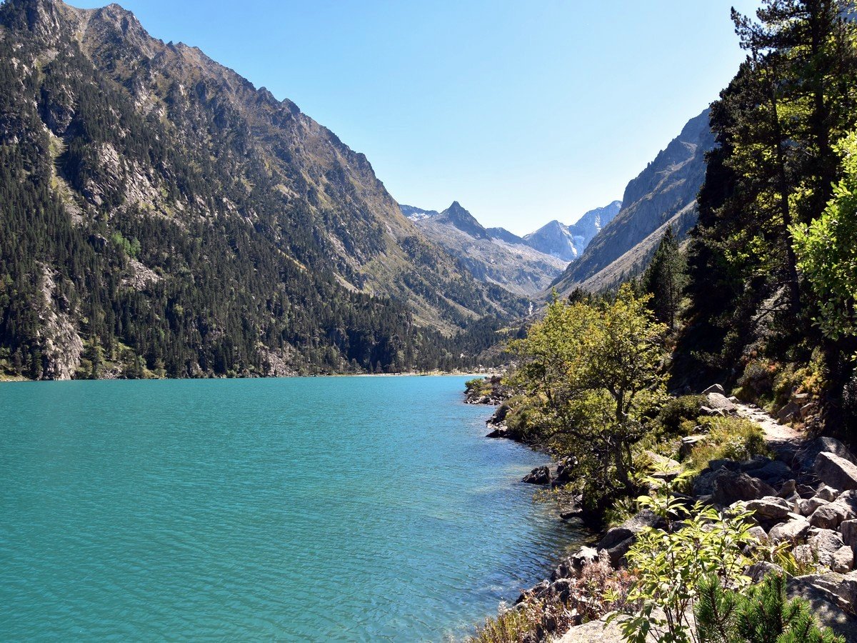 Lovely views all along the lakeside on the Lac de Gaube Hike in French Pyrenees