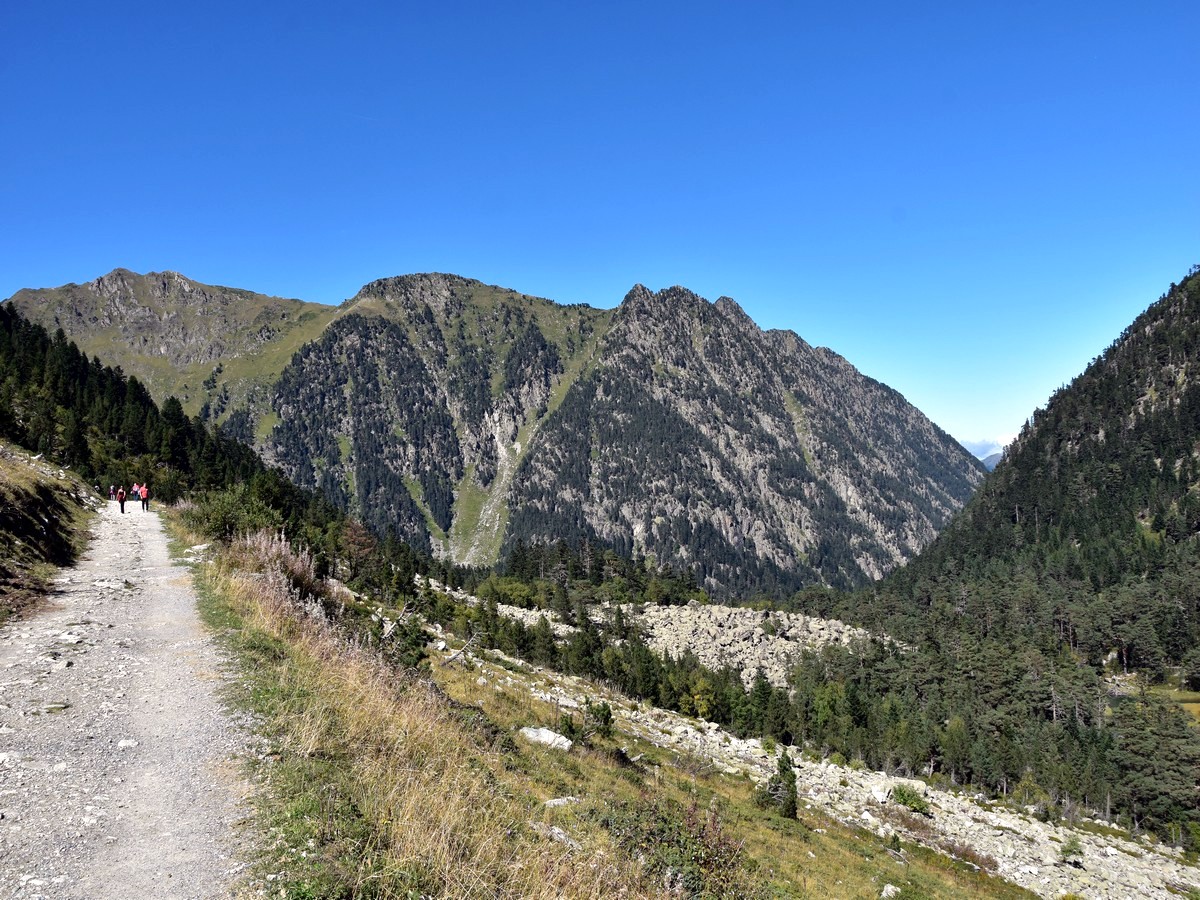 Trail on the west side of the valley on the Lac de Gaube Hike in French Pyrenees