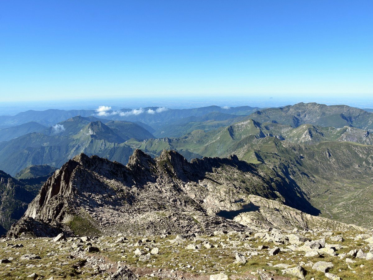 Pique Rouge de Bassies trail in French Pyrenees has a panorama of beautiful peaks