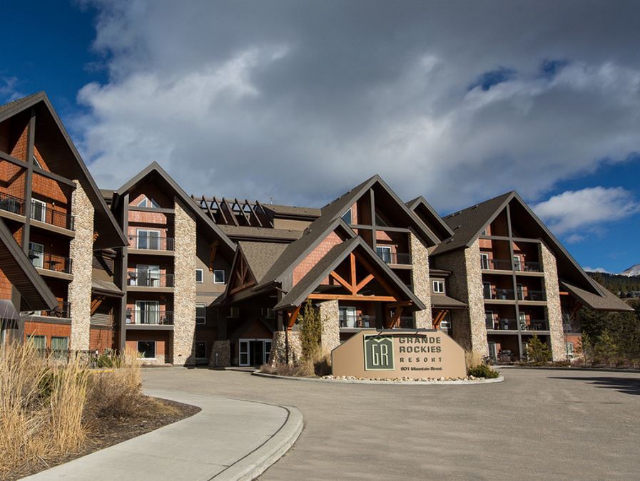 Stay in Grande Rockies Resort when on family's vacation in Canmore