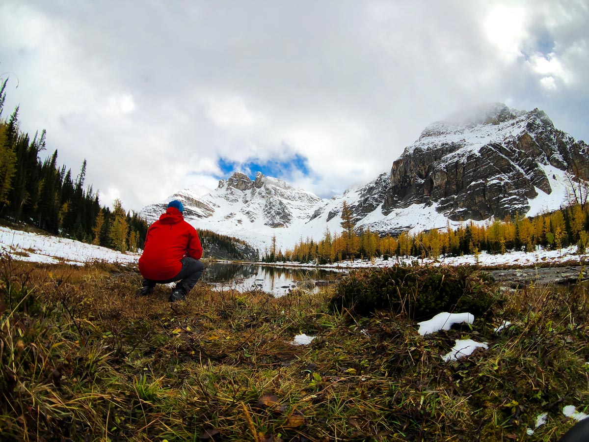 Hiker wearing men's Arc'teryx Beta AR Jacket in red