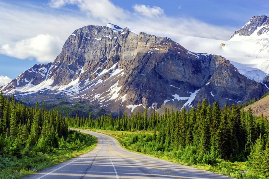 Bow Point is a must-visit place on Icefields Parkway