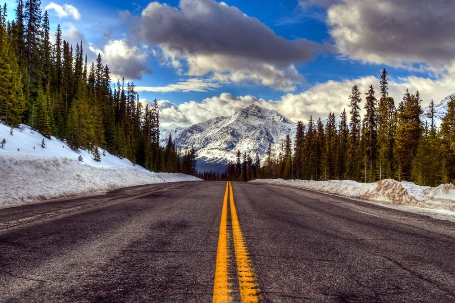 Views of Icefields Parkway in winter