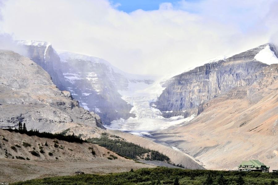 Include Athabasca Glacier on planning your trip to Icefields Parkway