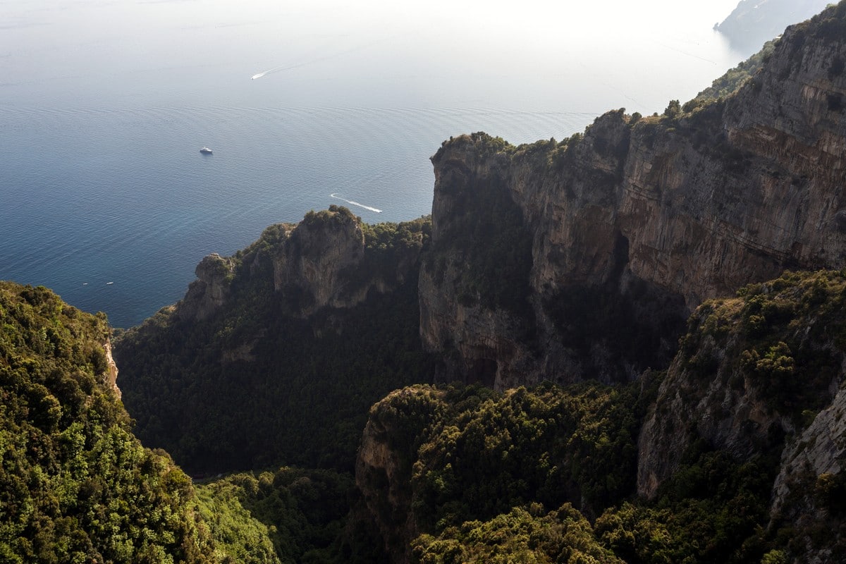 Rock inlets on the High Path of the Gods Hike in Amalfi Coast