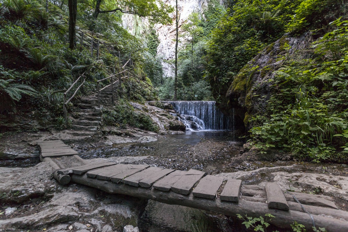 Bridges and stairs of the Valle dei Mulini Hike in Amalfi Coast, Italy