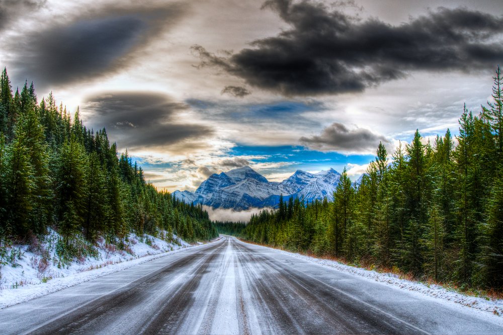 Visiting Jasper National Park in winter includes a stunning drive through Icefield Parkway