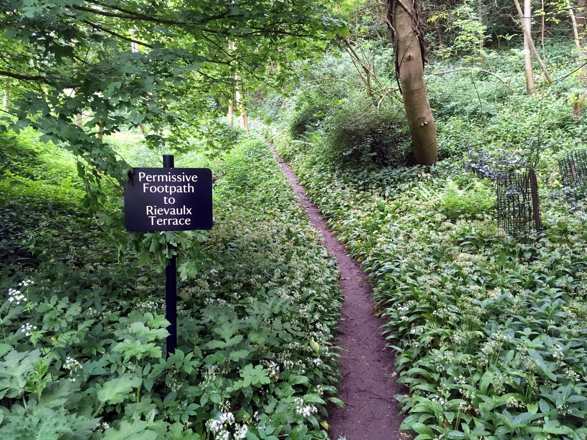 Path up to Rievaulx cottage on the Helmsley to Rievaulx Abbey Hike in North York Moors, England