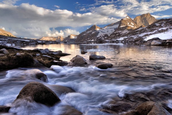 Hiking the world's most beautiful places includes hiking in Sequoia National Park, California