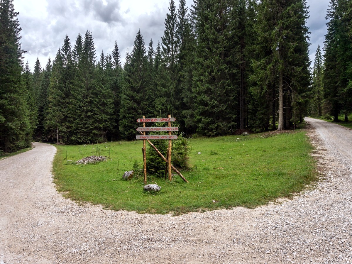 Waypoint on Debela Peč trail in Julian Alps where you have to turn left