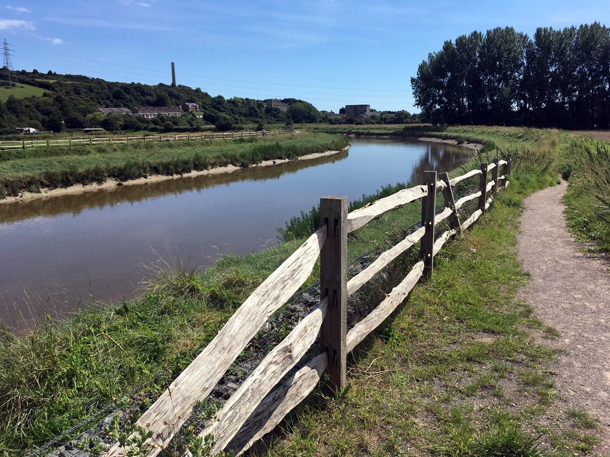 Trail next to the River Adur on the Amberley to Shoreham-by-Sea Hike in South Downs, England