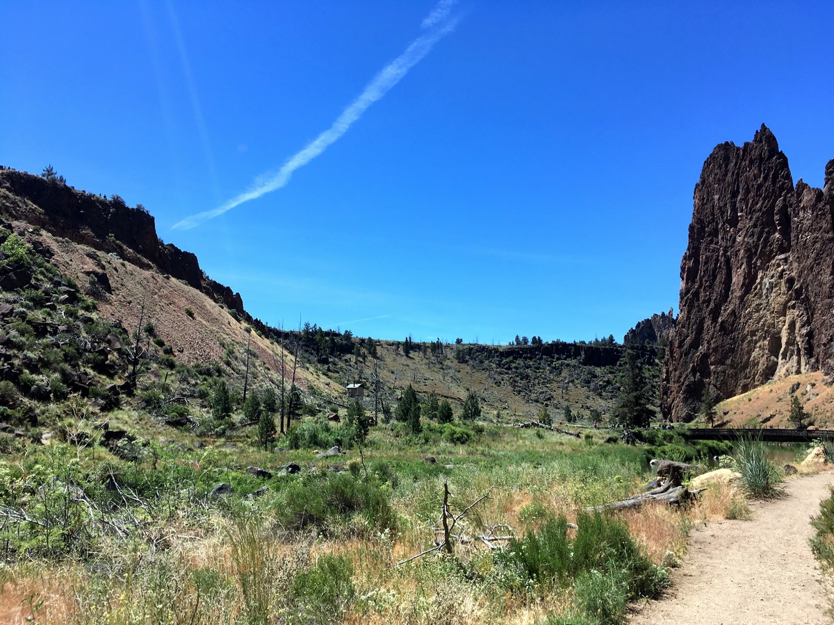 The valley view on the Smith Rock’s Summit Trail Loop Hike near Bend, Oregon