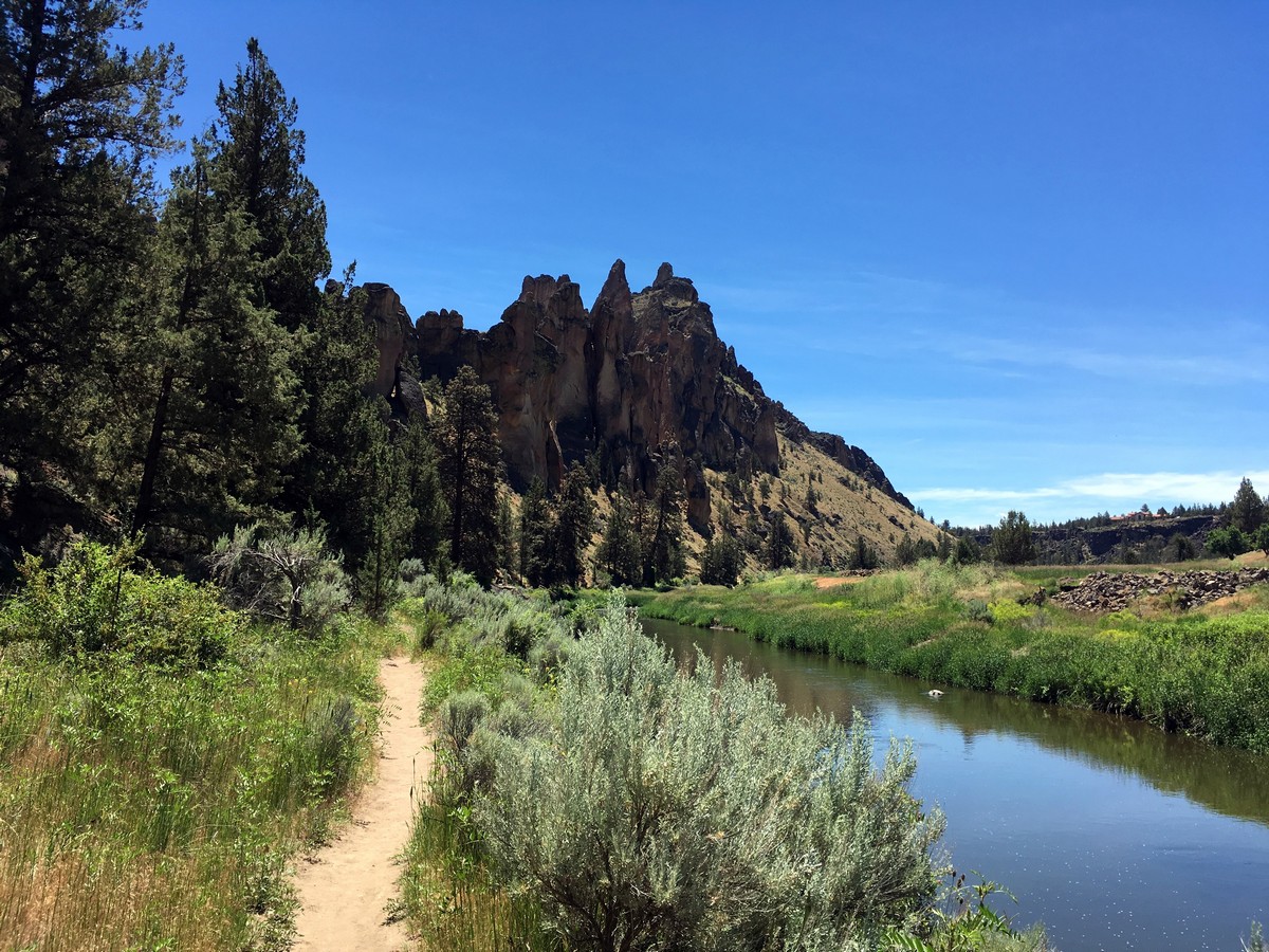 Trail along the Crooked River on the Smith Rock’s Summit Trail Loop Hike near Bend, Oregon